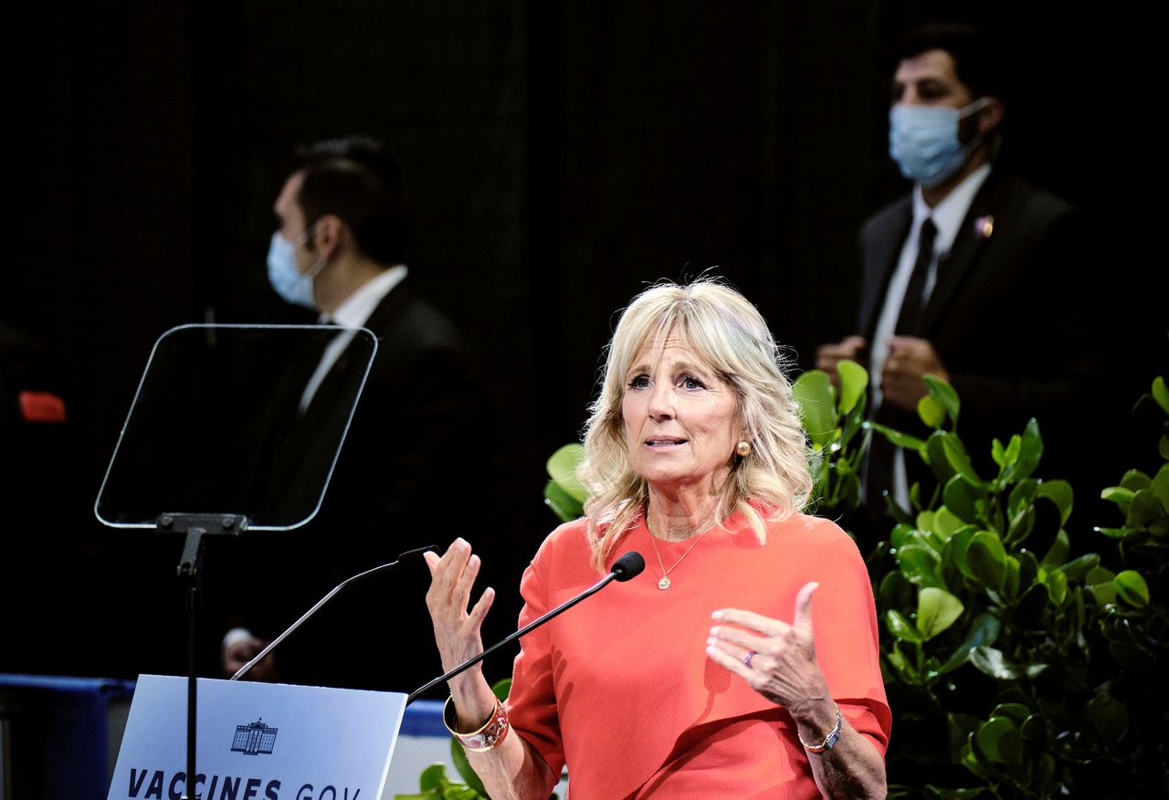 Foto de archivo de la primera dama de EEUU, Jill Biden, hablando en un evento para fomentar la vacunación contra el coronavirus en Tampa, Florida
Jun 24, 2021. T.J. Kirkpatrick/Pool via REUTERS