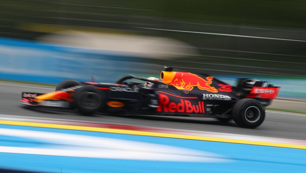 El Red Bull del piloto holandés Max Verstappen durante las primeras prácticas del Gran Premio de Austria de Fórmula Uno en el circuito Red Bull Ring de Spielberg, Austria. 2 julio 2021. REUTERS/Lisi Niesner