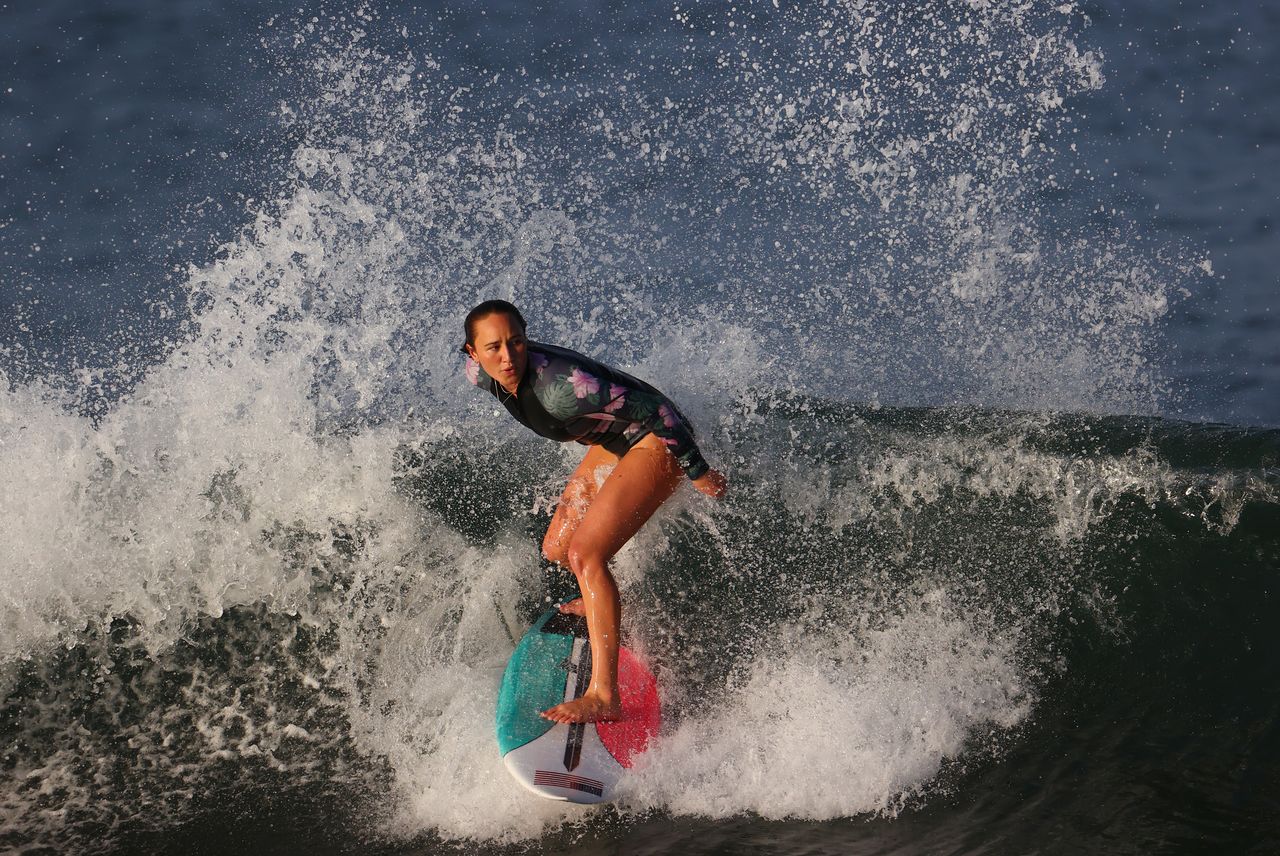 Jul 23, 2021 
Foto del viernes de la surfista estadounidense Carissa Moore entrenando de cara al inicio de las pruebas de los Juegos Olímpicos. 
REUTERS/Lisi Niesner