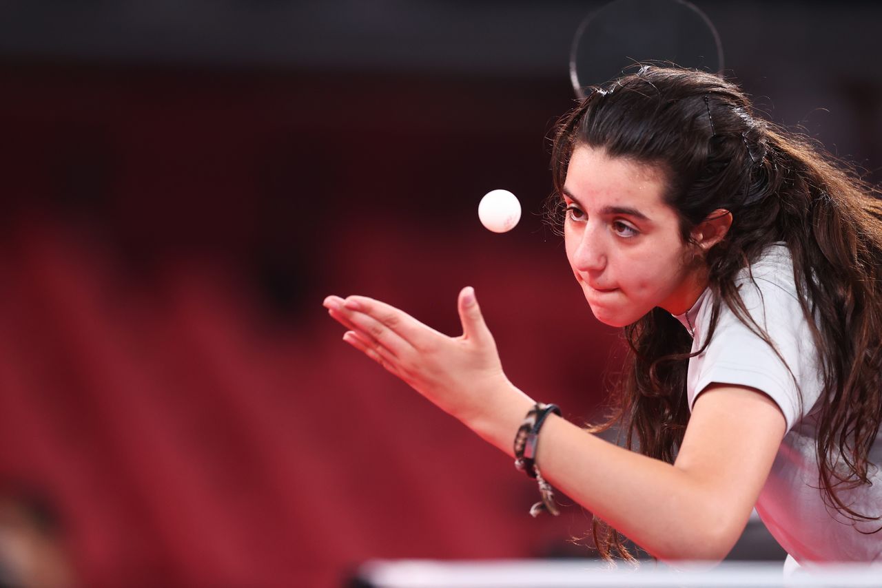 Jul 24, 2021.  
Foto del sábado de la siria Hend Zaza en su partido de primera ronda de la prueba de tenis de mesa ante la austriaca Jia Liu 
REUTERS/Luisa Gonzalez