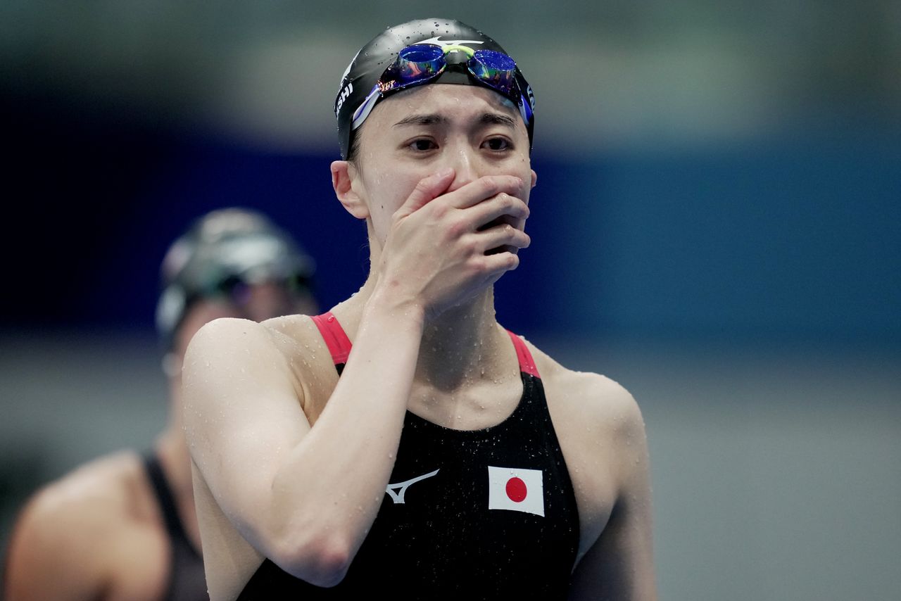 Jul 25, 2021. 
Foto del domingo de la nadadora japonesa Yui Ohashi reaccionando tras ganar el oro en los 400 mts medley. 
 REUTERS/Aleksandra Szmigiel