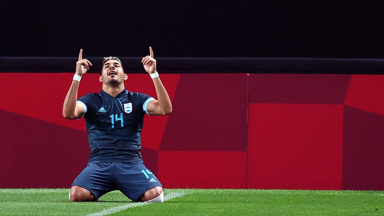 Jul 25, 2021. 
Foto del domingo de Facundo Medina celebrando el gol del triunfo de Argentina ante Egipto. 
 REUTERS/Kim Hong-Ji