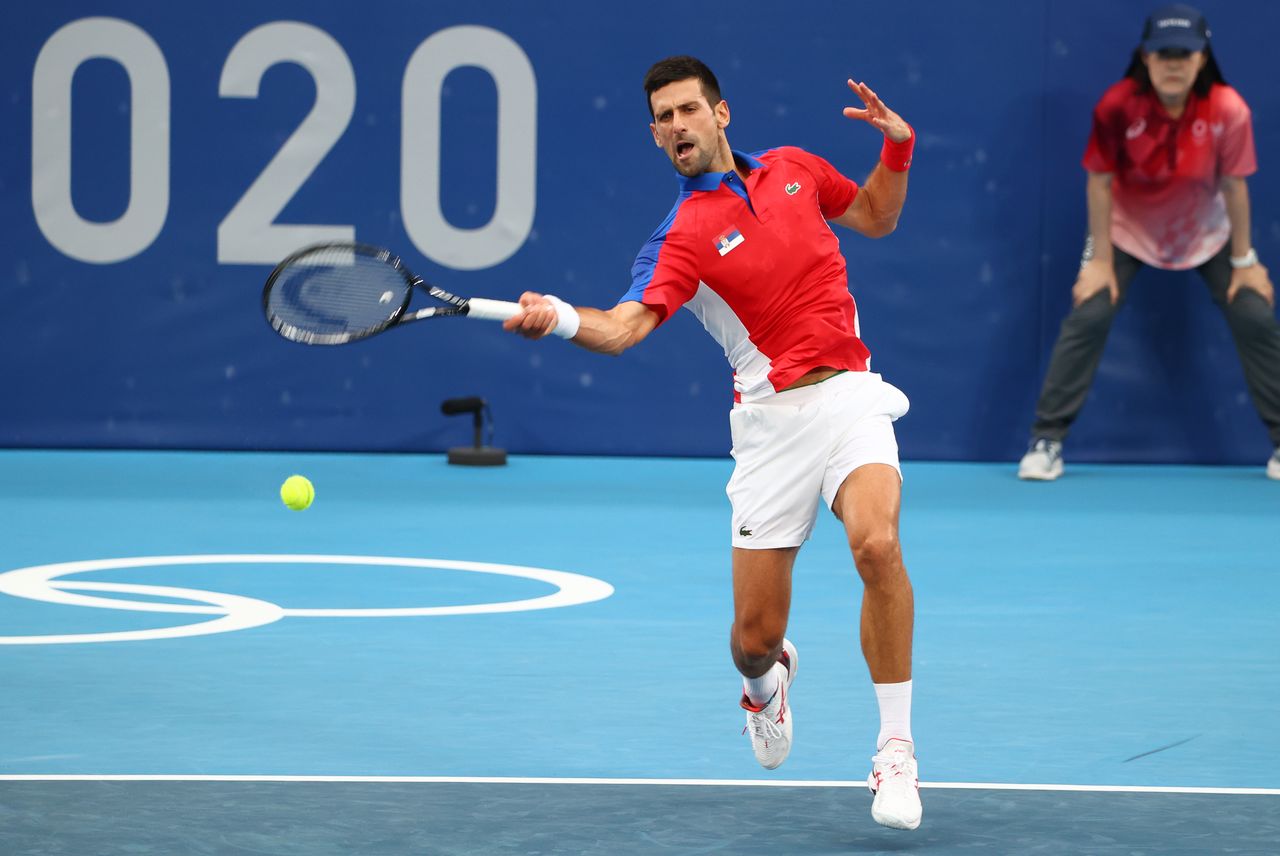 Jul 26, 2021. 
Foto del lunes del tenista serbio Novak Djokovic durante su partido por la segunda ronda de los Juegos de Tokio. 
REUTERS/Mike Segar