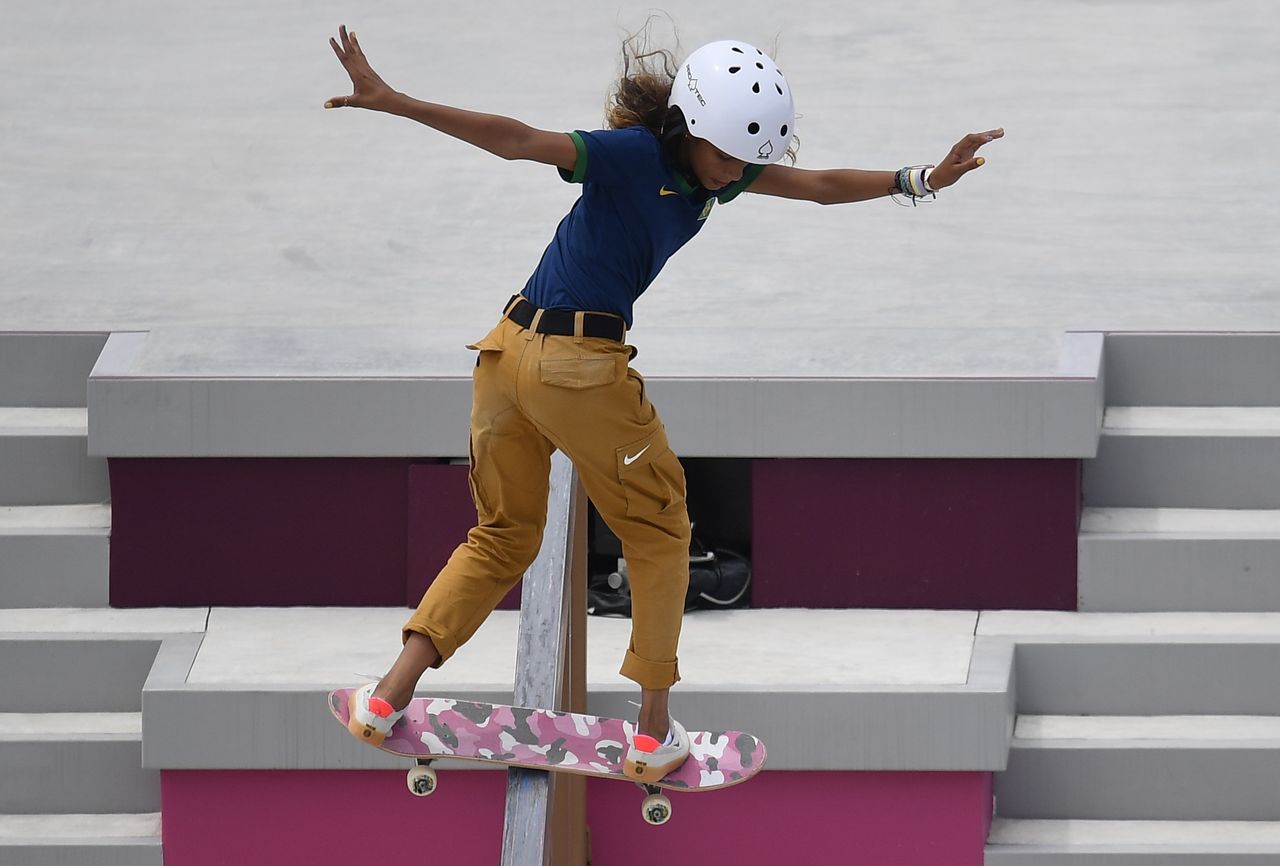 Jul 26, 2021. 
Foto del lunes de la brasileña Rayssa Leal en acción en una de las pruebas de skate de los Juegos de Tokio. 
REUTERS/Toby Melville