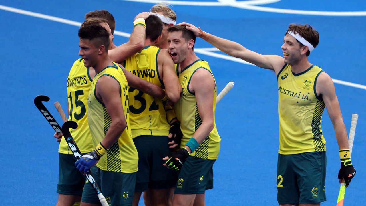 Los jugadores de Australia celebran el quinto gol de Jeremy Hayward, de Australia, en el Estadio de Hockey Oi, Tokio, Japón, el 27 de julio de 2021. REUTERS/Alkis Konstantinidis