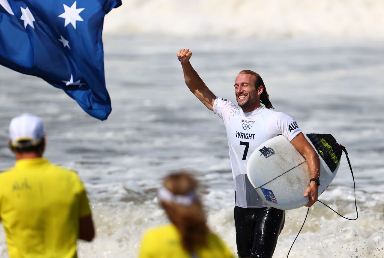 Jul 27, 2021. 
Foto del martes del australiano Owen Wright celebrando tras ganar la medalla de bronce en el surf de los Juegos de Tokio. 
REUTERS/Lisi Niesner