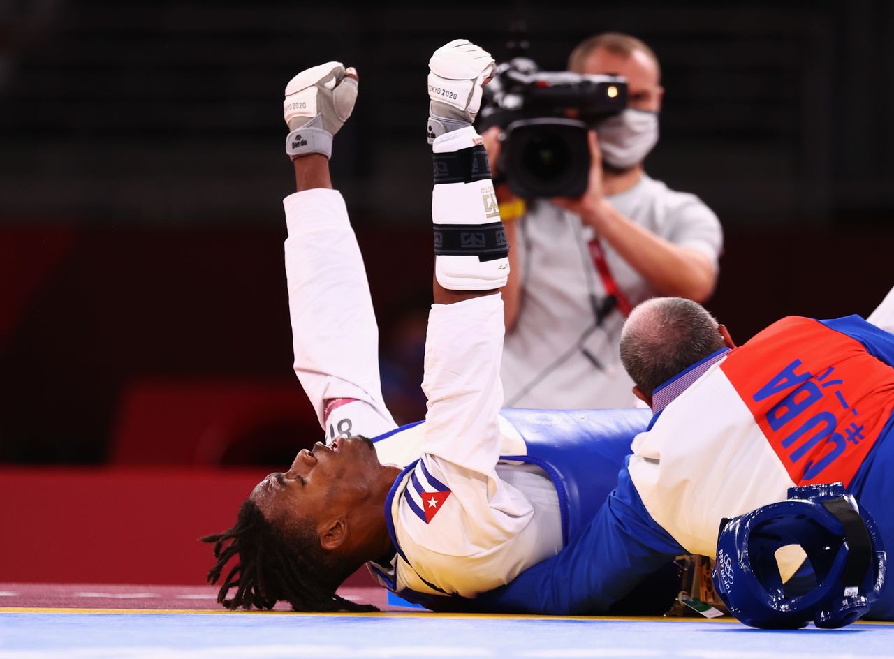Jul 27, 2021. 
Foto del martes del taekwondista cubano Rafael Alba Castillo celebrado tras ganar el bronce en la prueba de 80 kilos de los Juegos de Tokio. 
REUTERS/Murad Sezer