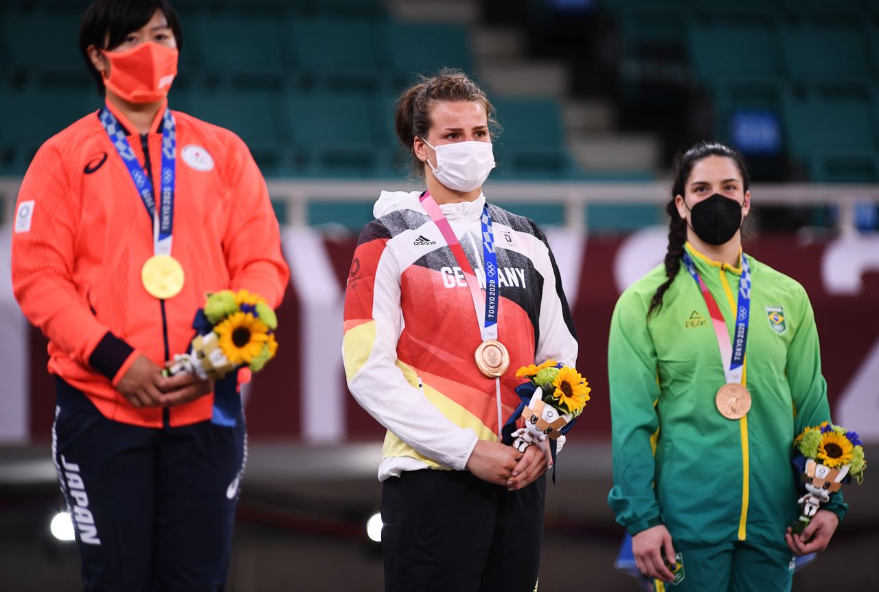 Jul 29, 2021. 
Foto del jueves de la japonesa Shori Hamada -oro-, y la alemana Anna-Maria Wagner y la brasileña  Mayra Aguiar -bronce- en el podio tras las pruebas de hasta 78 kilos del judo en los Juegos de Tokio. 
REUTERS/Annegret Hilse