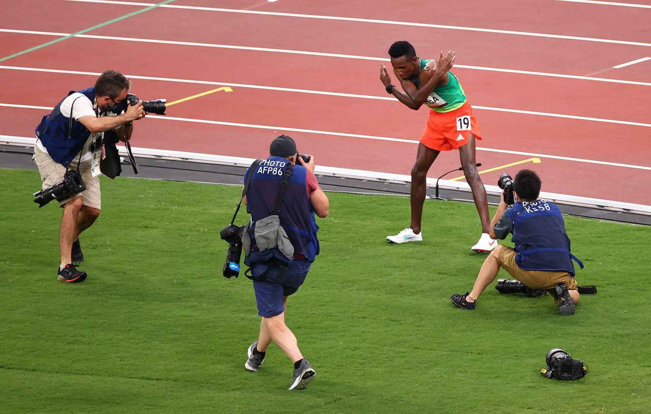 Jul 30, 2021. 
Foto del viernes del etíope Selemon Barega celebrando tras ganar el oro en los 10.000 mts de los Juegos de Tokio
 REUTERS/Andrew Boyers