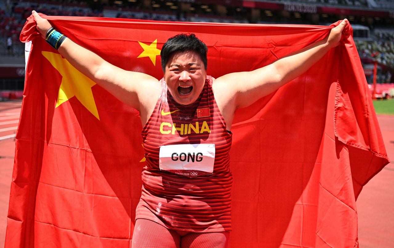 Ago 1, 2021. 
Foto del domingo de la china Gong Lijiao celebrando tras ganar el oro en la final del lanzamiento de bala.
REUTERS/Dylan Martinez