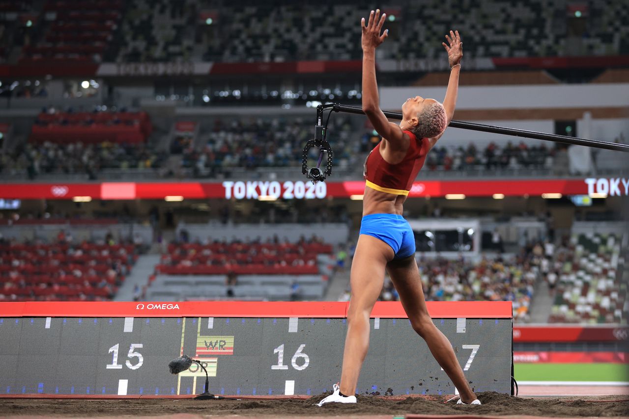 Ago 1, 2021. 
Foto del domingo de la atleta Yulimar Rojas de Venezuela celebrando tras ganar el oro olímpico e triple salto con récord mundial. 

 REUTERS/Hannah Mckay