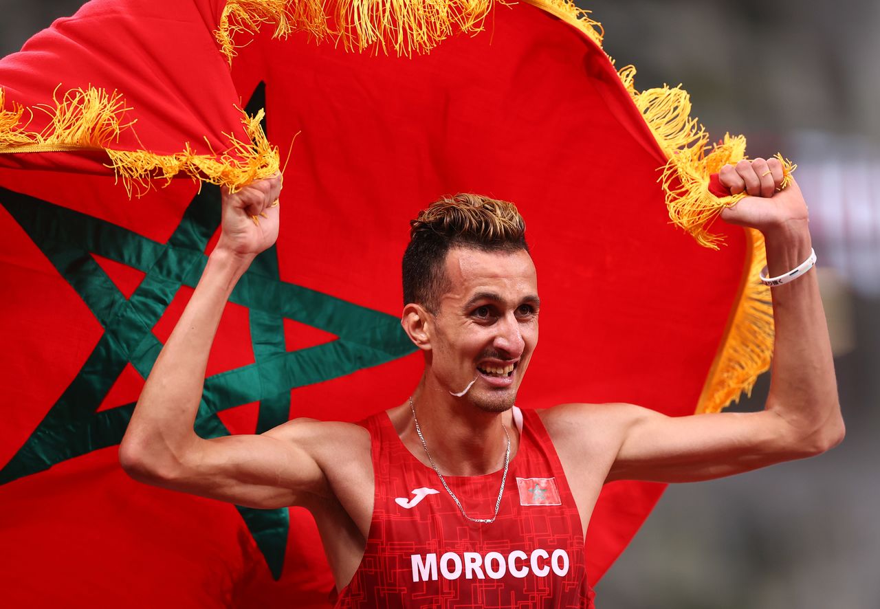 Ago  2, 2021. Foto del lunes del marroquí Soufiane El Bakkali celebrando tras ganar la final de los 3.000 mts con obstáculos. 
REUTERS/Andrew Boyers