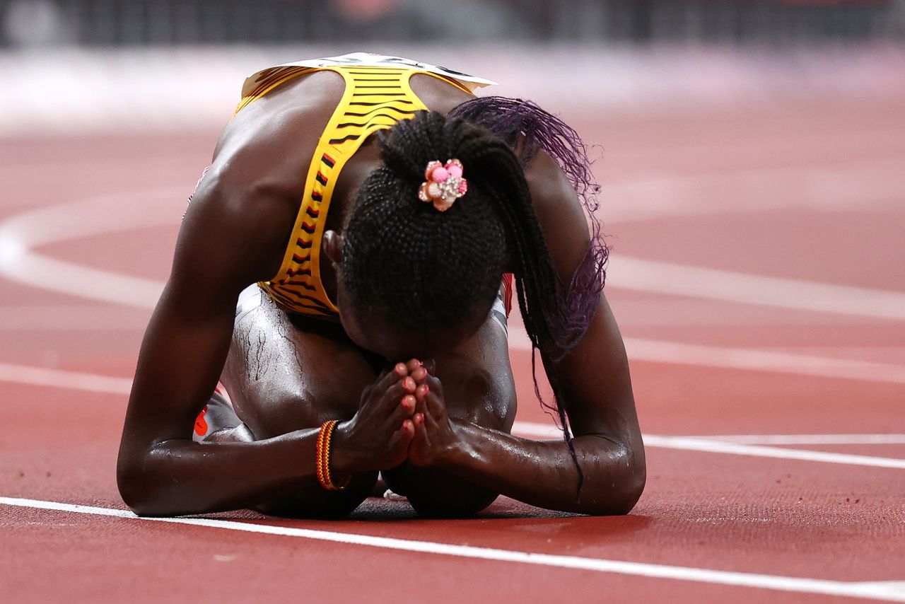 Ago 4, 2021. 
Foto del miércoles de la ugandesa Peruth Chemutai celebrando tras ganar el oro en los 3.000 mts con obstáculos en Tokio. 
REUTERS/Lucy Nicholson