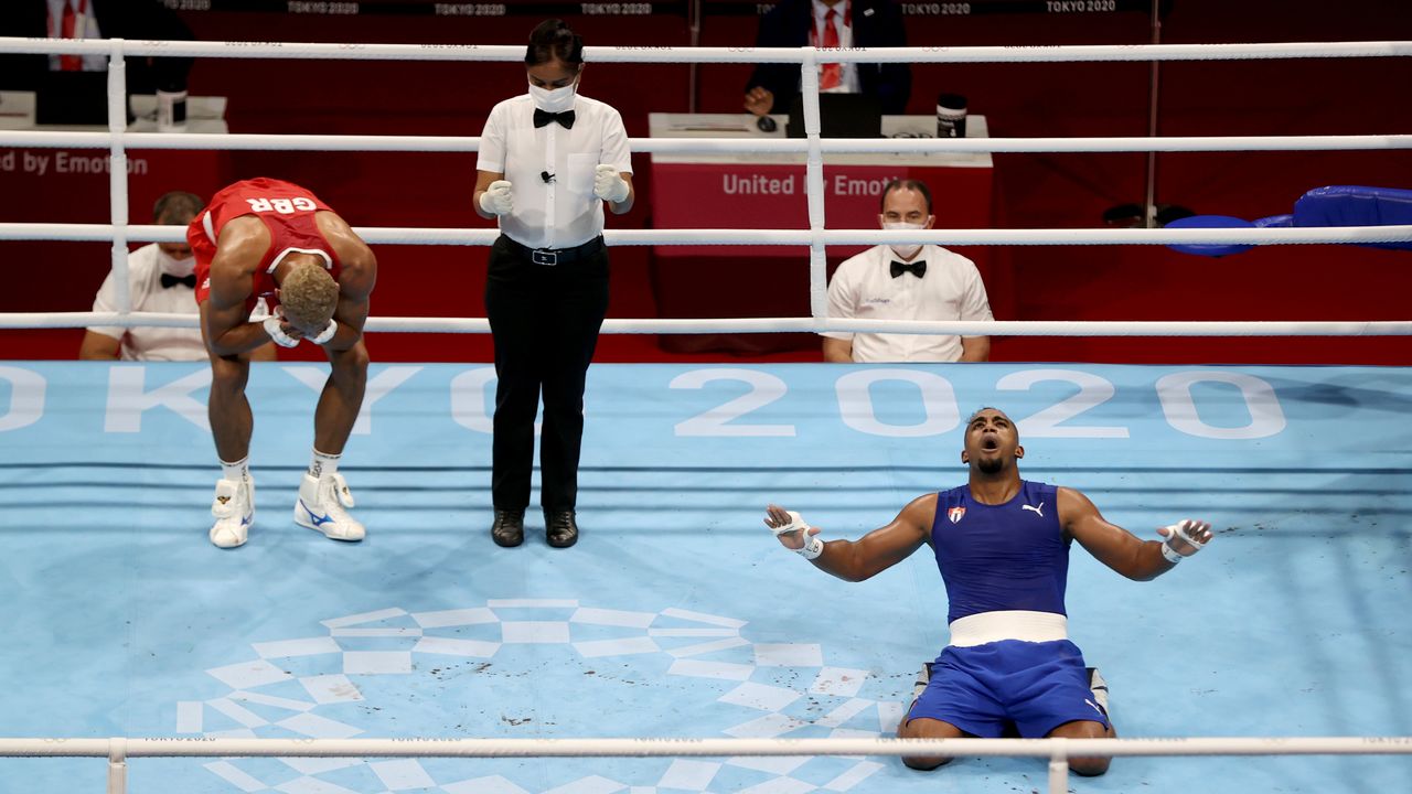 Ago 4, 2021. 
Foto del miércoles del cubano Arlen Lopez Cardona reaccionando tras vencer a Benjamin Whittaker en la final del boxeo olímpico. 
REUTERS/Carl Recine