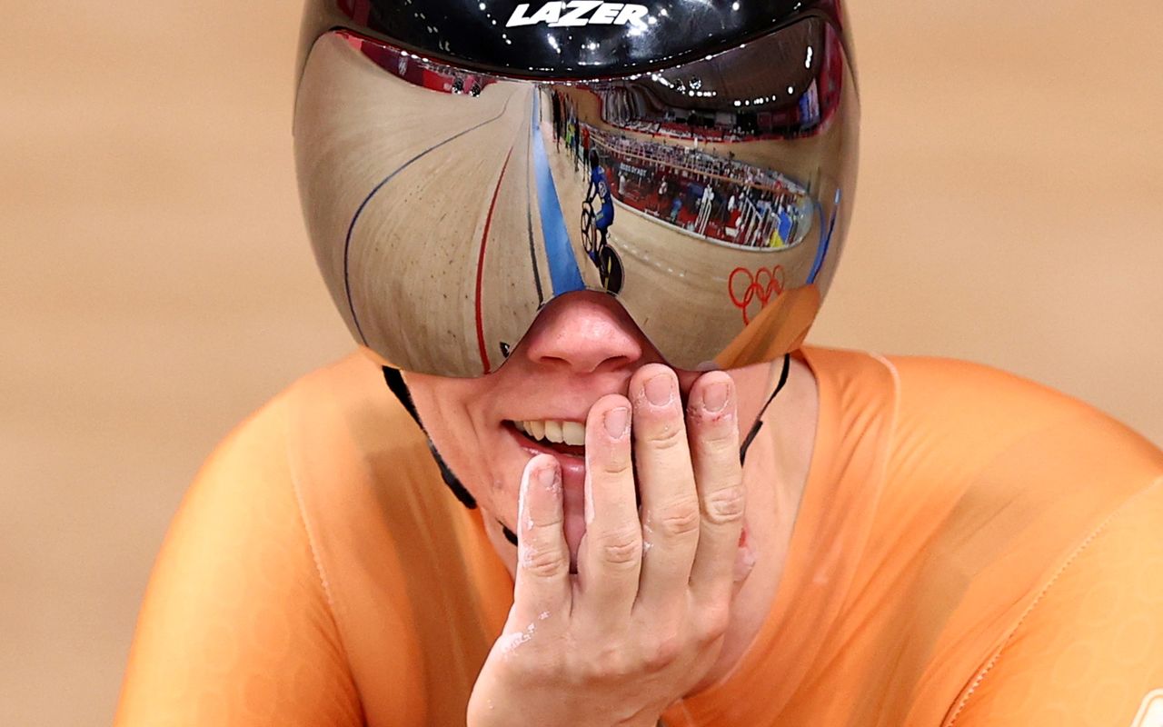 Ago 5, 2021. 
Foto del jueves de la neerlandesa Shanne Braspennincx celebrando tras ganar el oro en la prueba de keirin. 
 REUTERS/Matthew Childs
