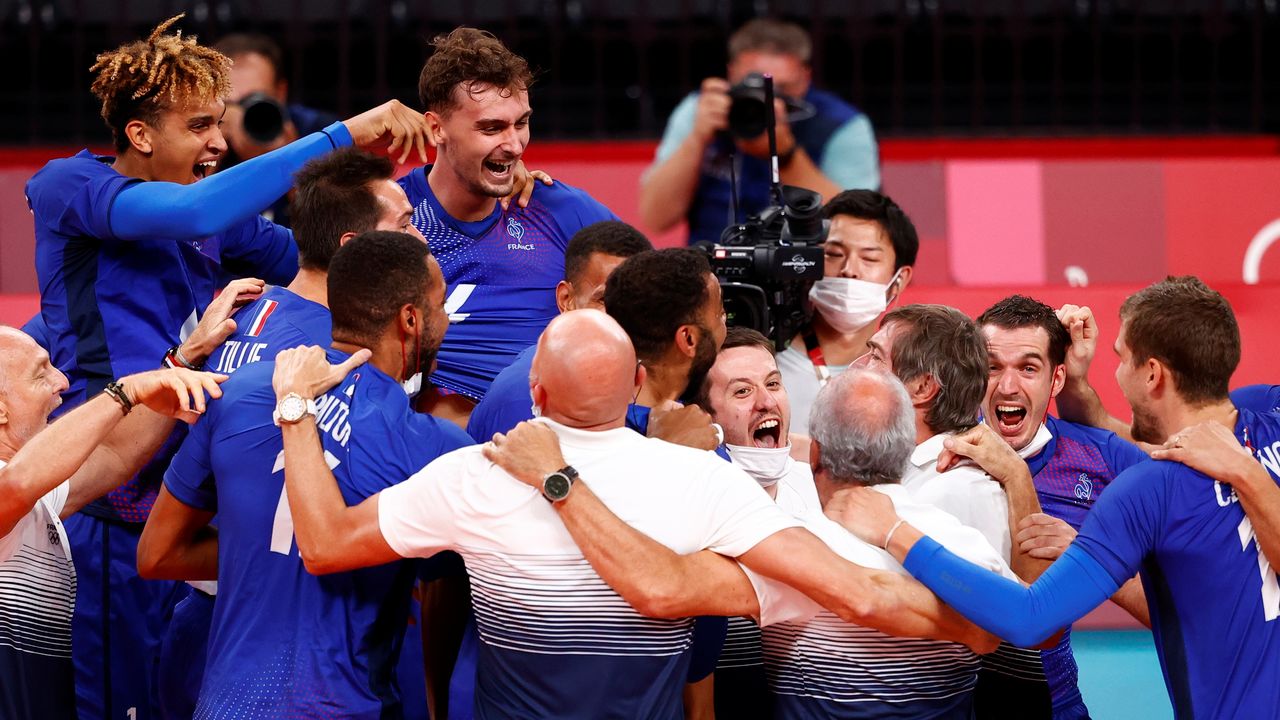 Ago 5, 2021. 
Foto del jueves de la selección de voleibol de Francia celebrando la victoria sobre Argentina en las semifinales de los Juegos Olímpicos. 
REUTERS/Carlos Garcia Rawlins