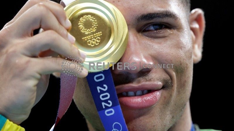 Ago 7, 2021.
Foto del sábado del brasileño Hebert Sousa con su medalla de oro de la categoría 75 ks en el boxeo olímpico. 
REUTERS/Ueslei Marcelino
