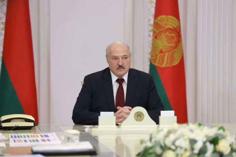 Foto de archivo: El presidente de Bielorrusia, Alexander Lukashenko, asiste a una reunión para discutir los preparativos para el 6 ° Congreso Popular de Bielorrusia, en Minsk, Bielorrusia, el 27 de octubre de 2020. Nikolai Petrov/BelTA/Handout via REUTERS