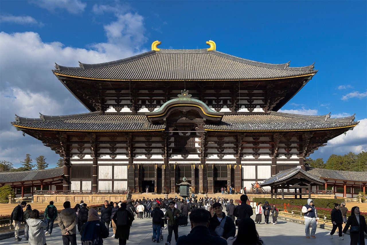 El Daibutsuden, edificio que aloja el Gran Buda, fue reconstruido en el periodo Edo.