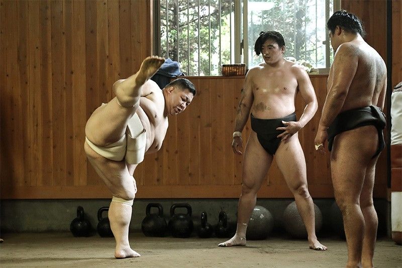Vídeo] La rutina de los luchadores de sumo del establo de Takadagawa
