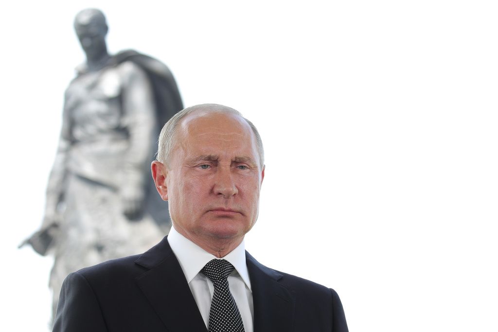 Le gouvernement de Poutine cherche depuis ses débuts à réglementer l'industrie des médias. Désormais, il impose aussi des restrictions sur internet (Sputnik/Kyodo Images).