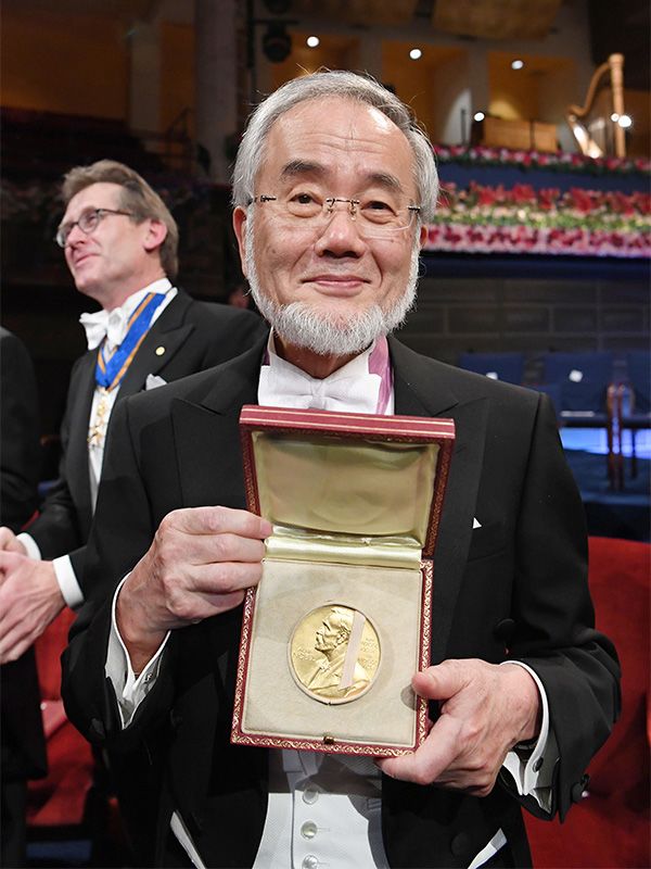 Nobel prize awards. Нобелевская премия, 1897.. Yoshinori Ohsumi. Нобелевская премия награда. Вручение Нобелевской премии.