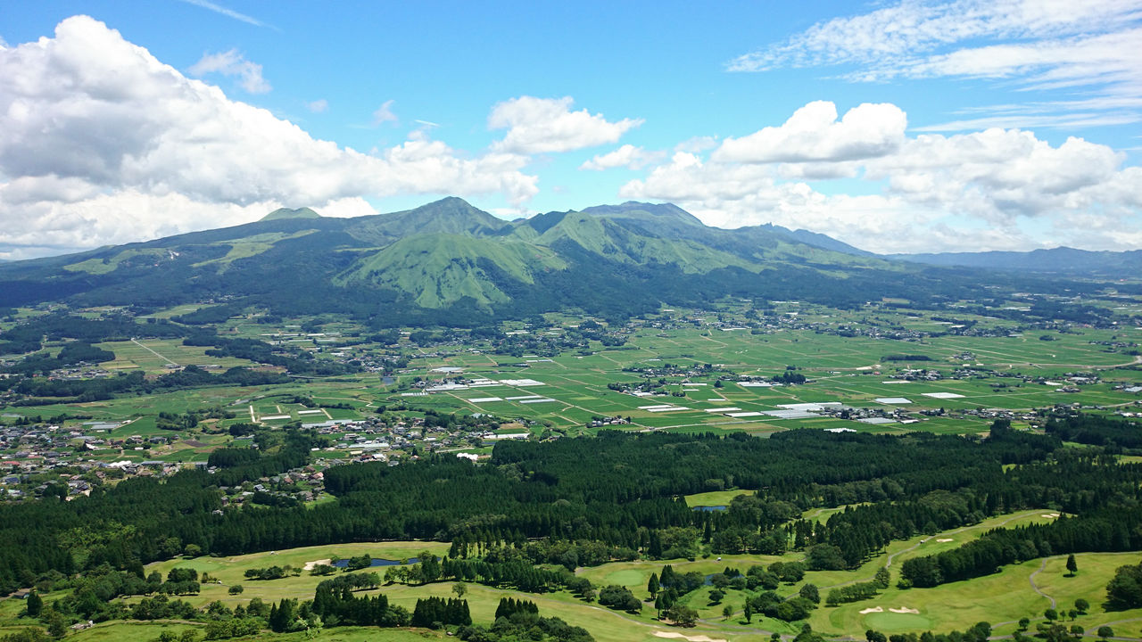 Le village de Minami-Aso et les cinq pics du Mont Aso