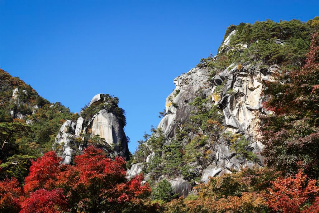 Les gorges de Shôsenkyô , désignées « Lieu spécial de beauté pittoresque », au nord de Kôfu, préfecture de Yamanashi (avec l'aimable autorisation de l'association de tourisme de Yamanashi). 