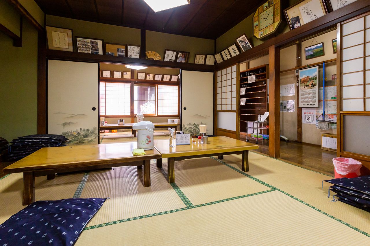 Une sale couverte de tatamis, à l’ancienne