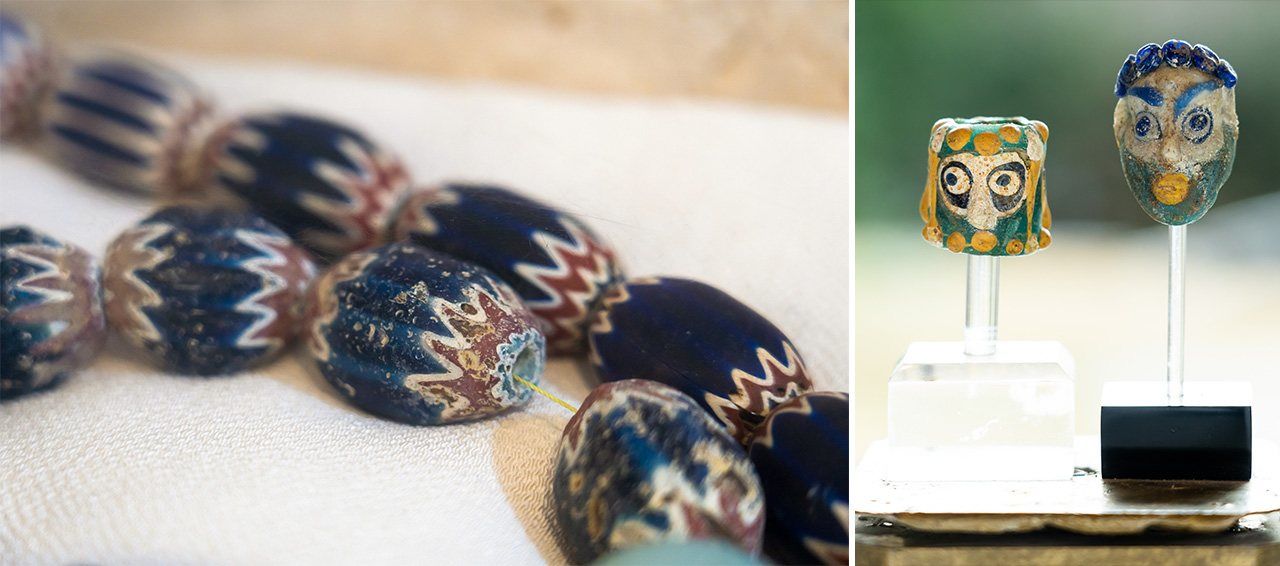 Élégant collier de perles vénitiennes de rosette (à gauche) Ces perles phéniciennes sont les plus anciennes de la collection de Kubota Itchiku, datant de quelque 25 siècles (à droite)