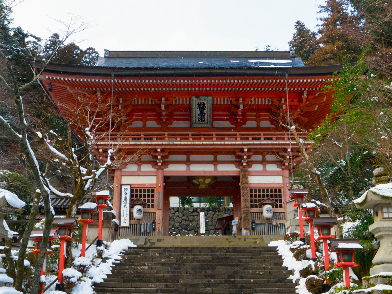 Les portes Niô à Kurama-dera