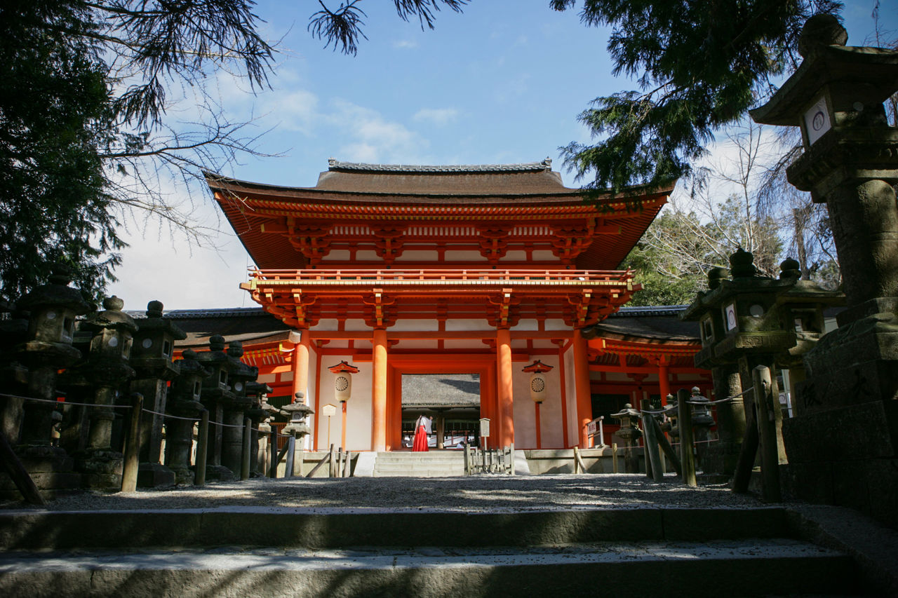 La porte Minami-mon du sanctuaire.