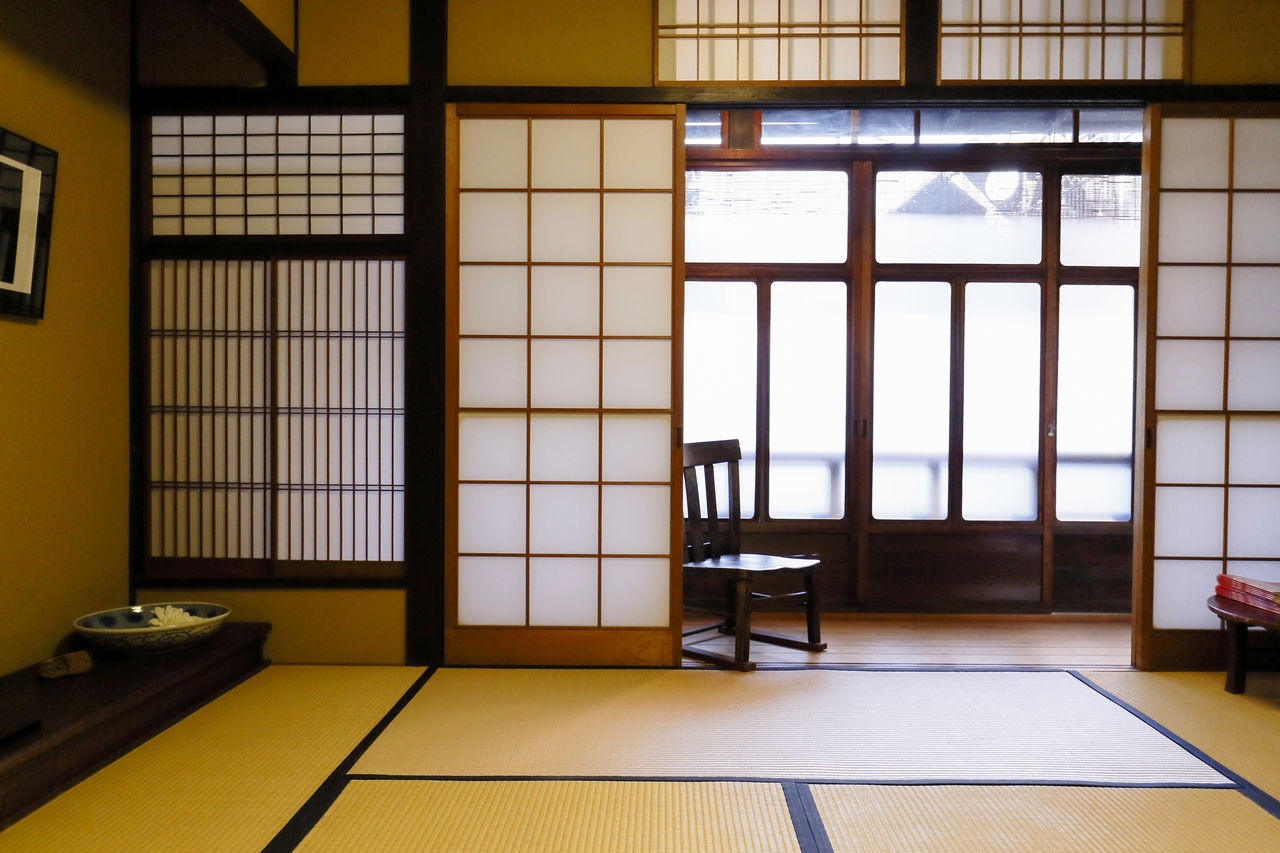 Derrière les portes coulissantes du shôji, l’engawa : une méthode d’isolation naturelle