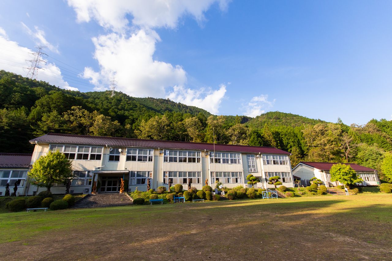 Une école désaffectée réhabilitée pour devenir l'école Nokiyama.