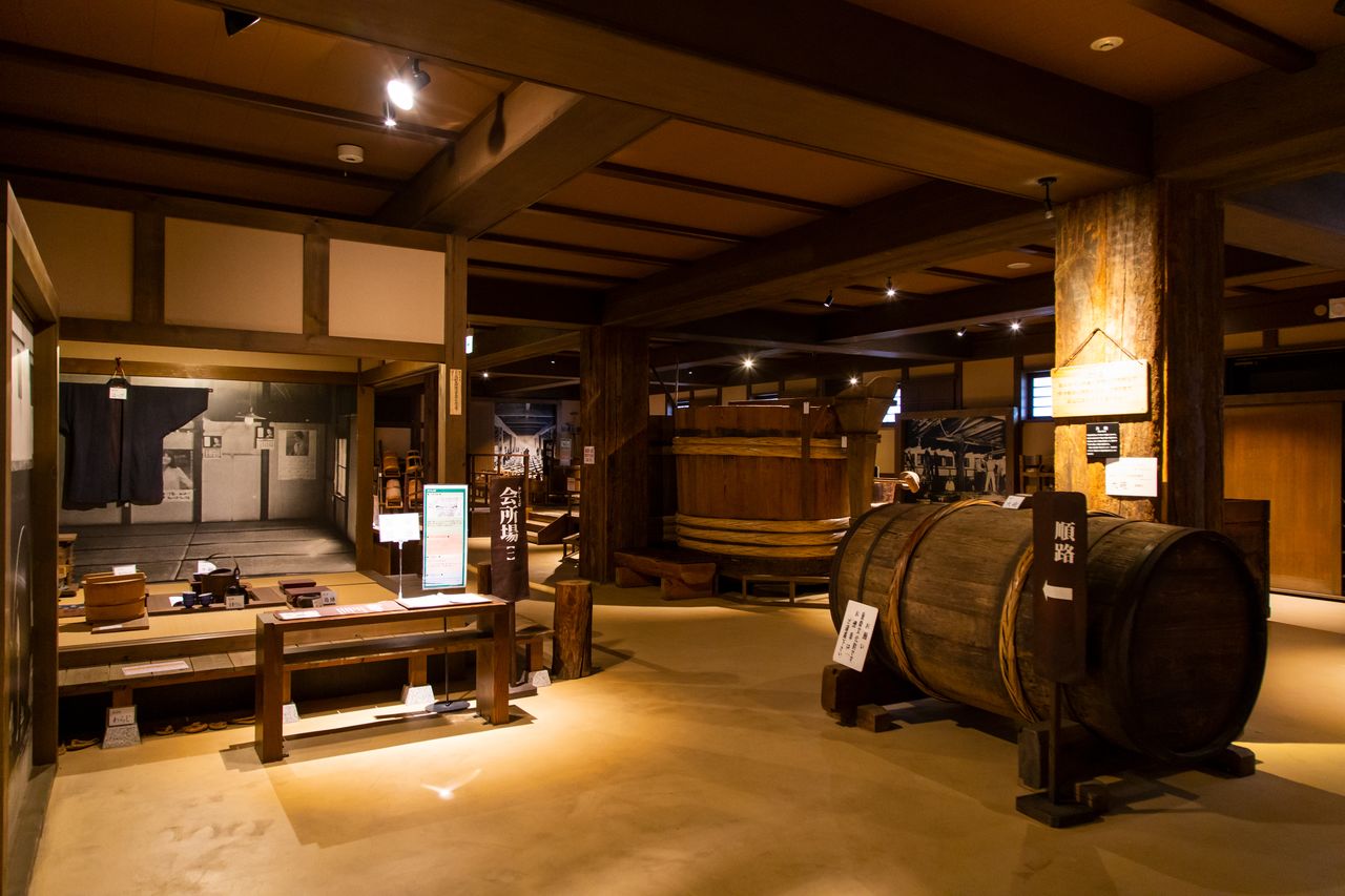 Le musée de la brasserie Kiku-Masamune fait découvrir aux visiteurs les méthodes traditionnelles de brassage du saké, ainsi que l’histoire et les caractéristiques du saké de Nada. L’exposition comprend des équipements pour la fabrication du saké de Nada, désignés Bien culturels importants par le gouvernement, ainsi que d’autres objets de valeur.