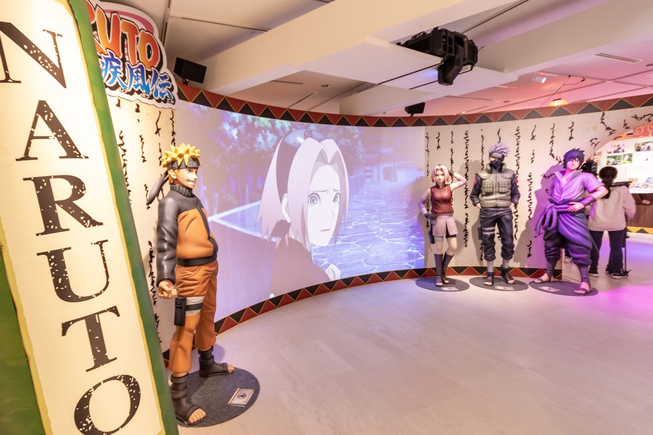 Au 1er étage, une salle d’exposition. La première est consacrée à Naruto jusqu'à la fin janvier 2024.
