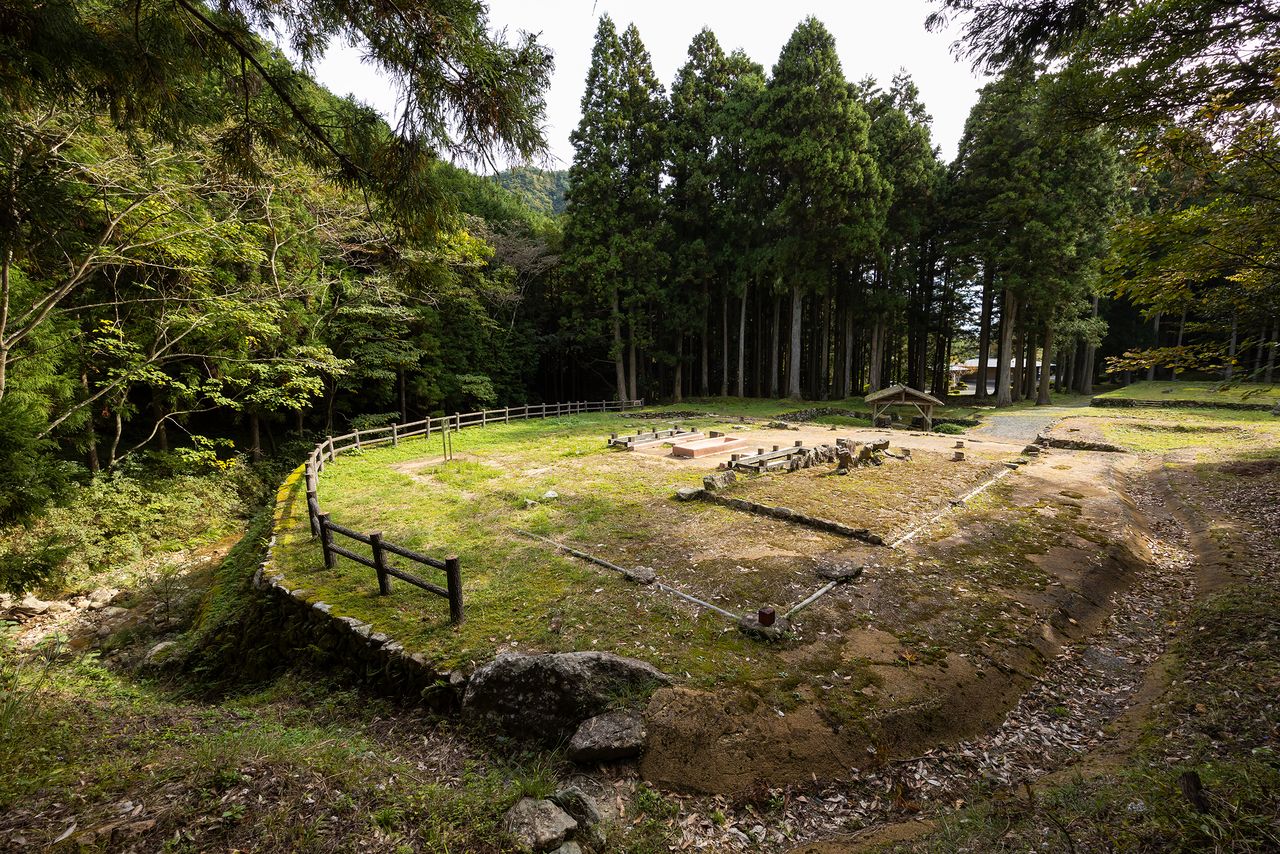 Les ruines de l’aciérie tatara d’Ôitayama