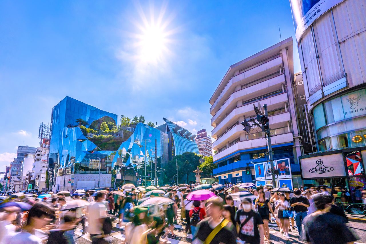 Typiquement, un jour de pluie peut être suivi d’une journée avec un taux d’humidité élevé, augmentant le risque de coup de chaleur. (Pixta)
