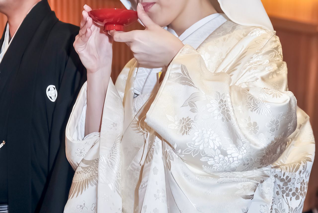 Rite du sansankudo lors d’un mariage traditionnel japonais. (Pixta)