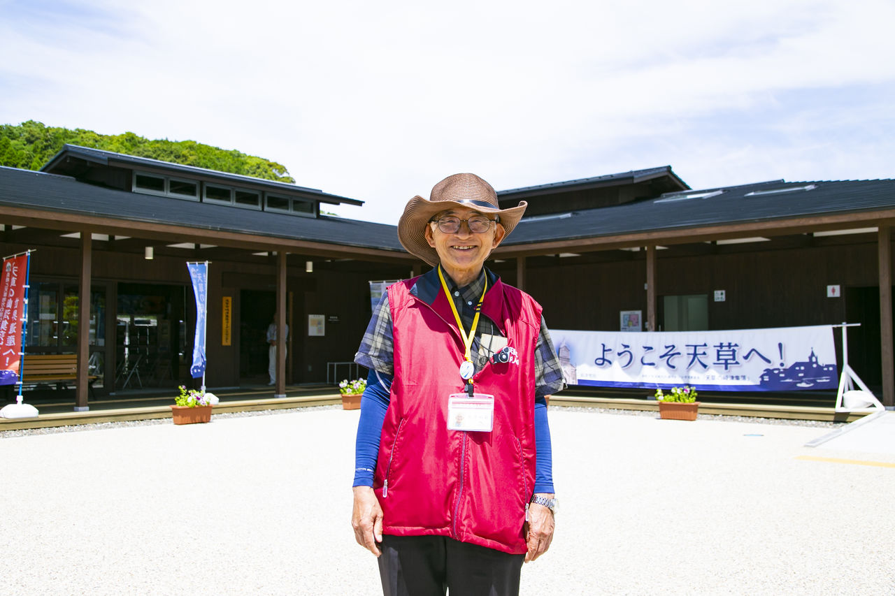 Kanazawa Hiroyoshi propose des visites guidées des sites touristiques de la région. 