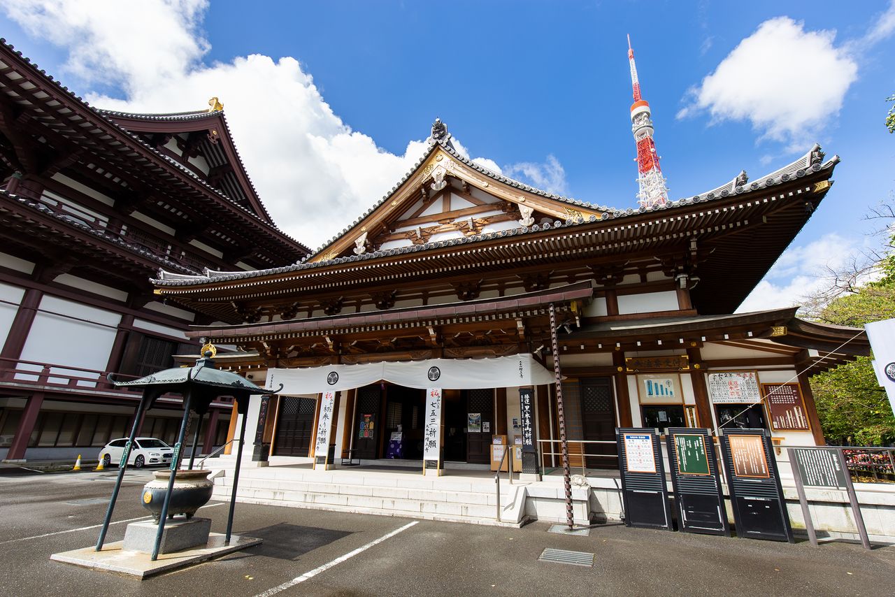 L'Ankokuden tient son nom du titre bouddhiste donné à Tokugawa Ieyasu, Ankoku-in. Les visiteurs peuvent s’y procurer des porte-bonheur et autres objets utilisés pour divers services bouddhistes.