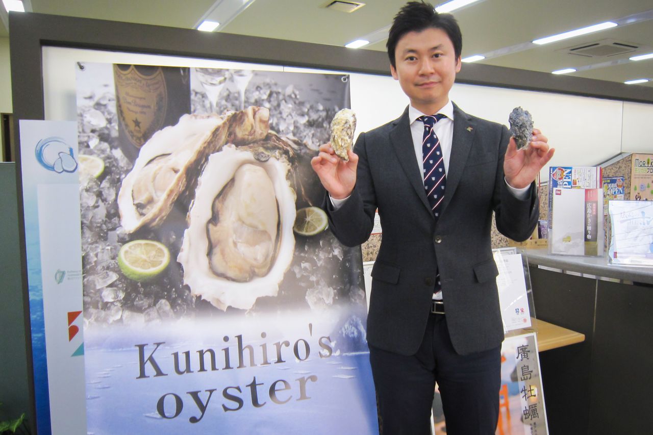 Kawasaki Kôhei, responsable commercial du producteur d’huîtres Kunihiro, basé à Hiroshima (photo reproduite avec l'aimable autorisation de Kunihiro).