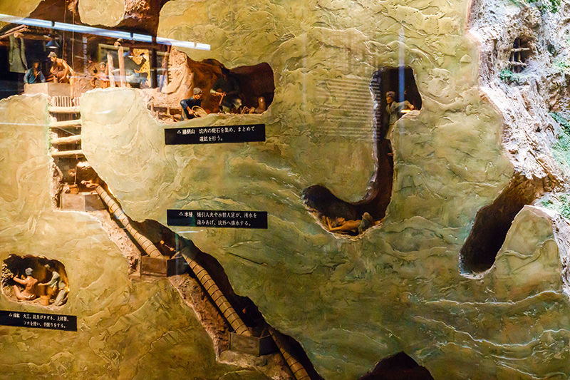 Une maquette représentant les nombreux tunnels se faufilant à travers la montagne pour l’exploitation des gisements d’or et d’argent