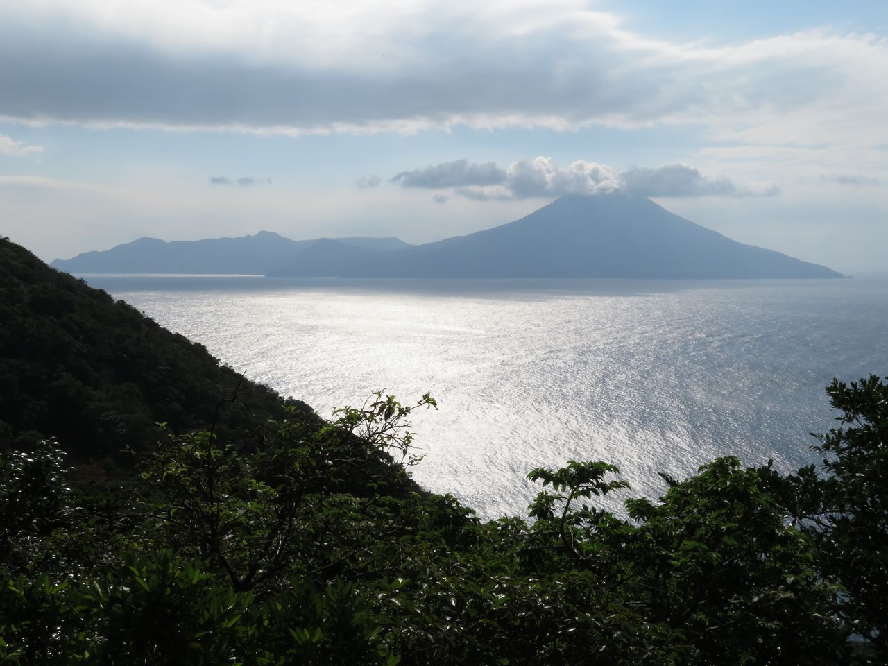 L’île Nakanoshima, vue de loin (Pixta)