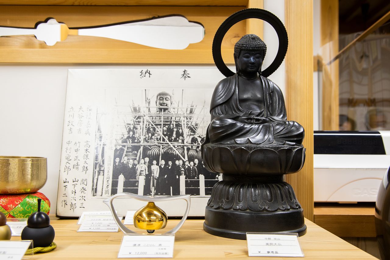 Une statue en cuivre utilisée comme modèle pour le Grand Bouddha de Takaoka.
