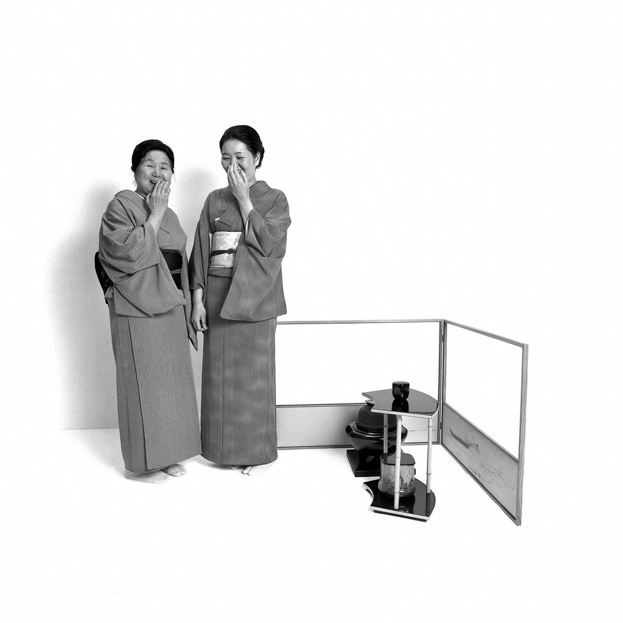 Parent : Watanabe Sôgetsu, enseignante de la cérémonie du thé. Enfant : Mitsui Keiko, enseignante de la cérémonie du thé.