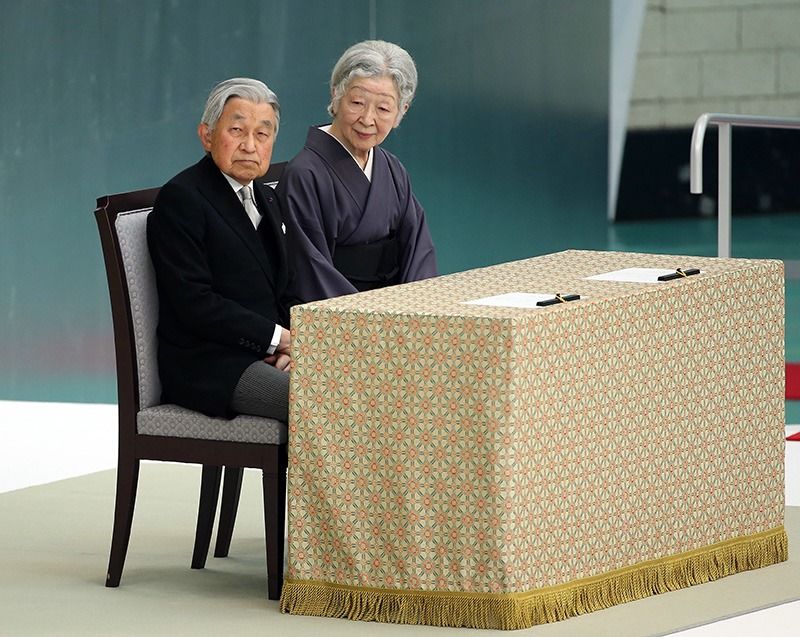 L’empereur et l’impératrice assistent à la cérémonie à la mémoire des victimes de guerre, le 15 août 2018 à Tokyo (Jiji)