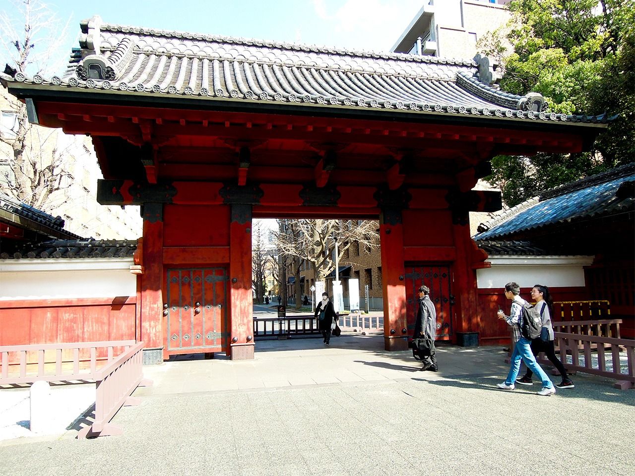 La porte rouge de l'Université de Tokyo