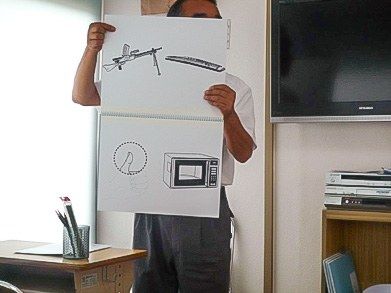 Tests d'évaluation des fonctions cognitives au cours d'une formation pour personne âgée dans la ville de Mito, préfecture d'Ibaraki (photo prise par l'auteur).