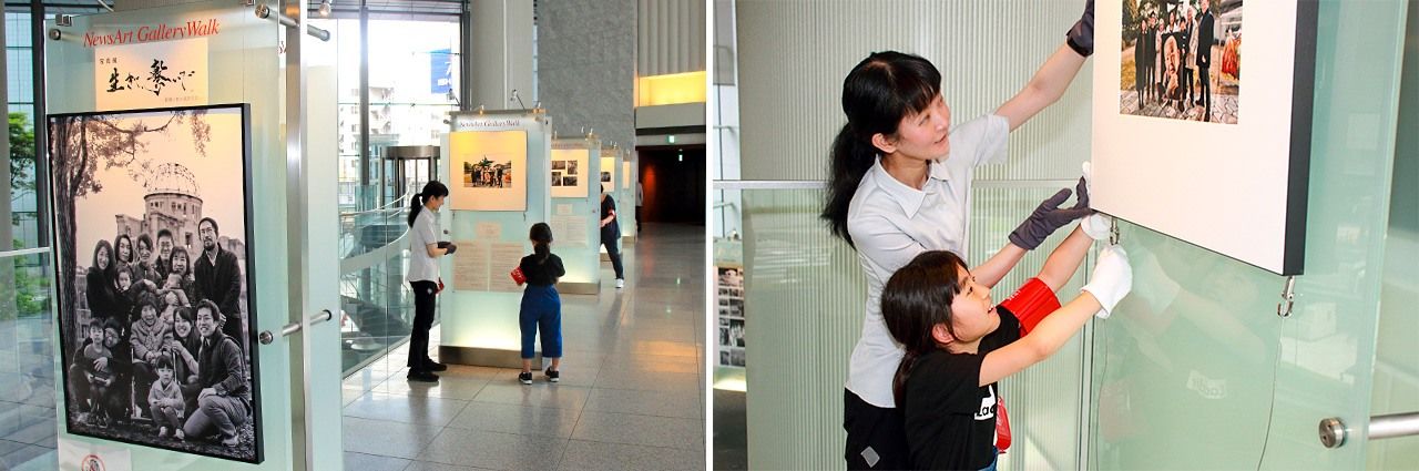Galerie photo dans le quartier de Shiodome à Tokyo. La photographe Dôune Hiroko est aidée par sa fille pour monter l'exposition.